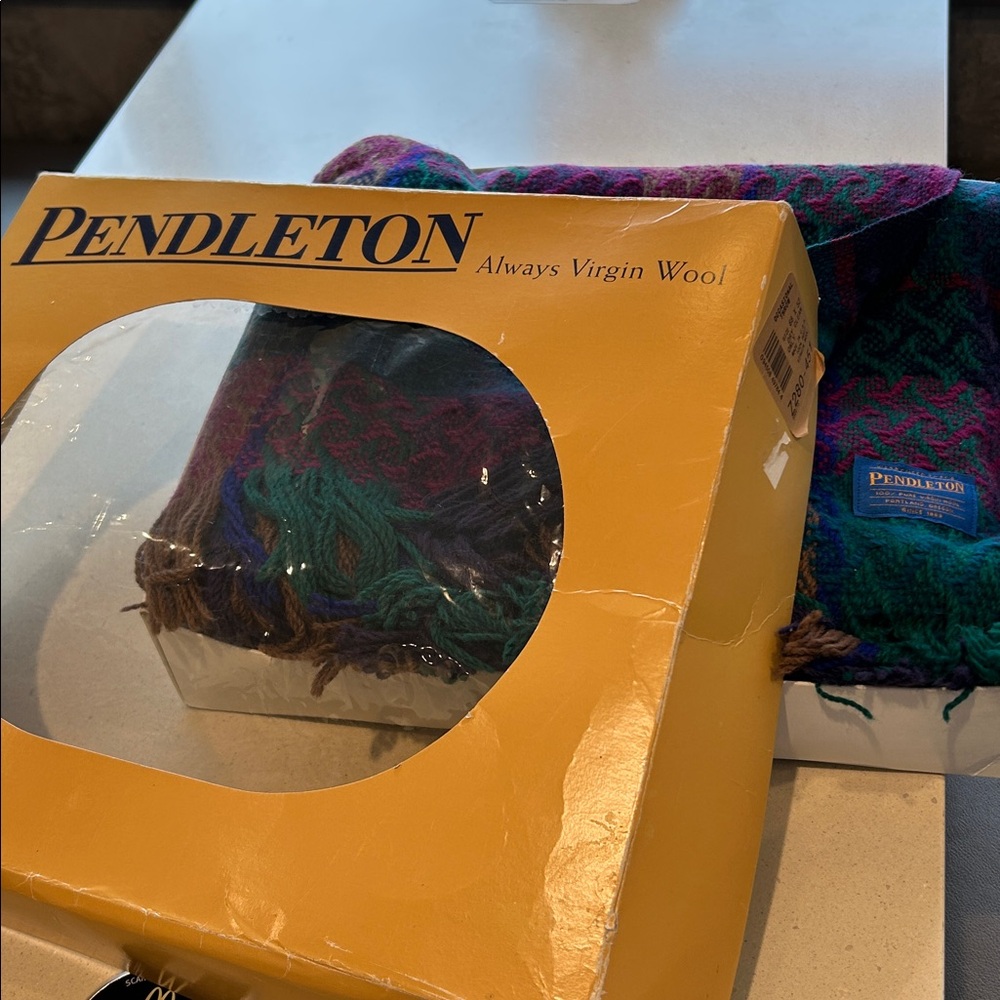 New Old Stock Pendleton 100% Virgin Wool Throw Woven Fringed Blanket Mint in Box - Picture 7 of 9